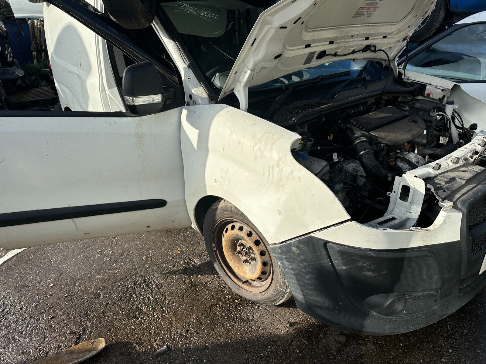 2014 FIAT DOBLO FRONT BUMPER COMPLETE WITH GRILL