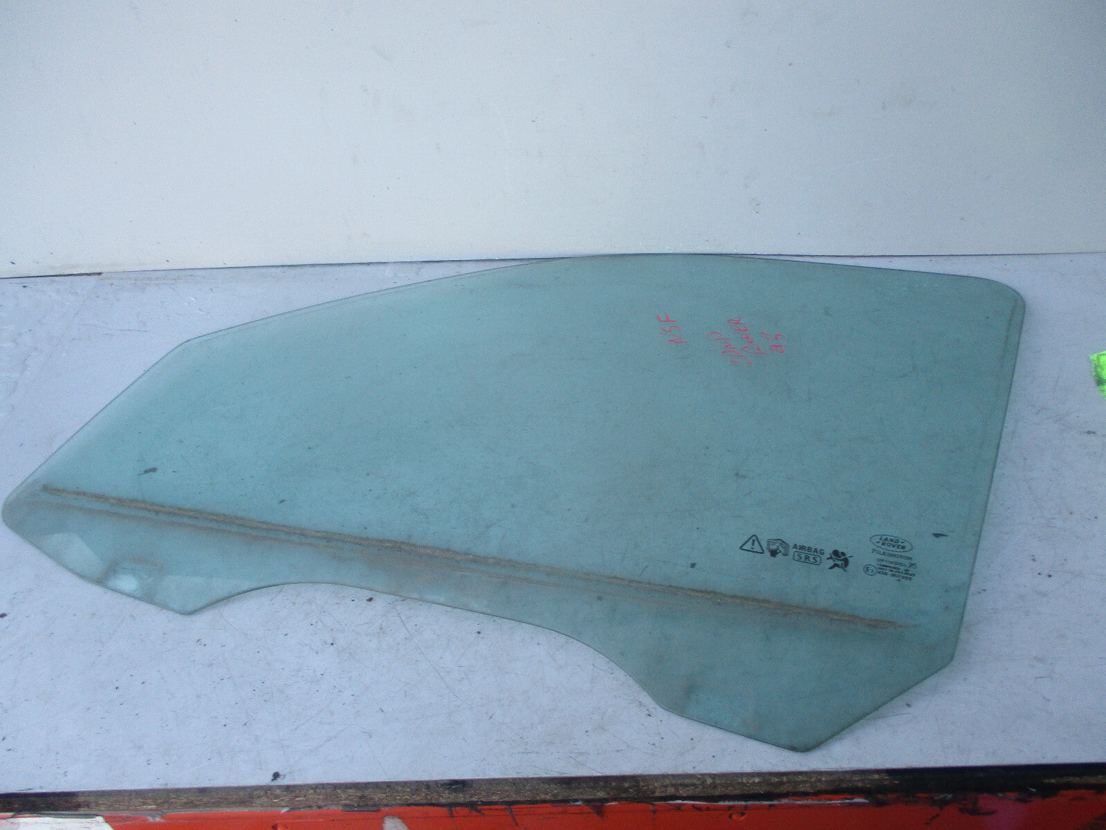 LAND ROVER 2000 NSF PASSENGER SIDE FRONT WINDOW GLASS