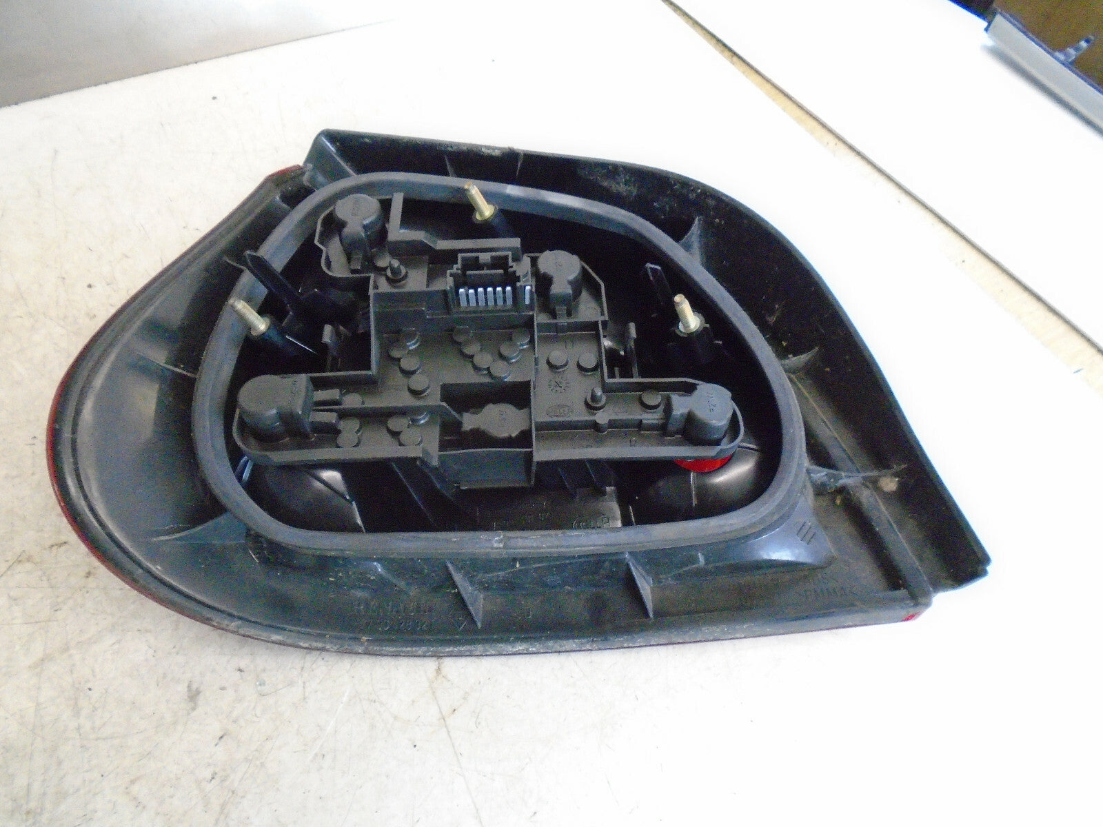 RENAULT MEGANE MK1 1996 OSR DRIVER SIDE REAR TAIL LIGHT 7700428321