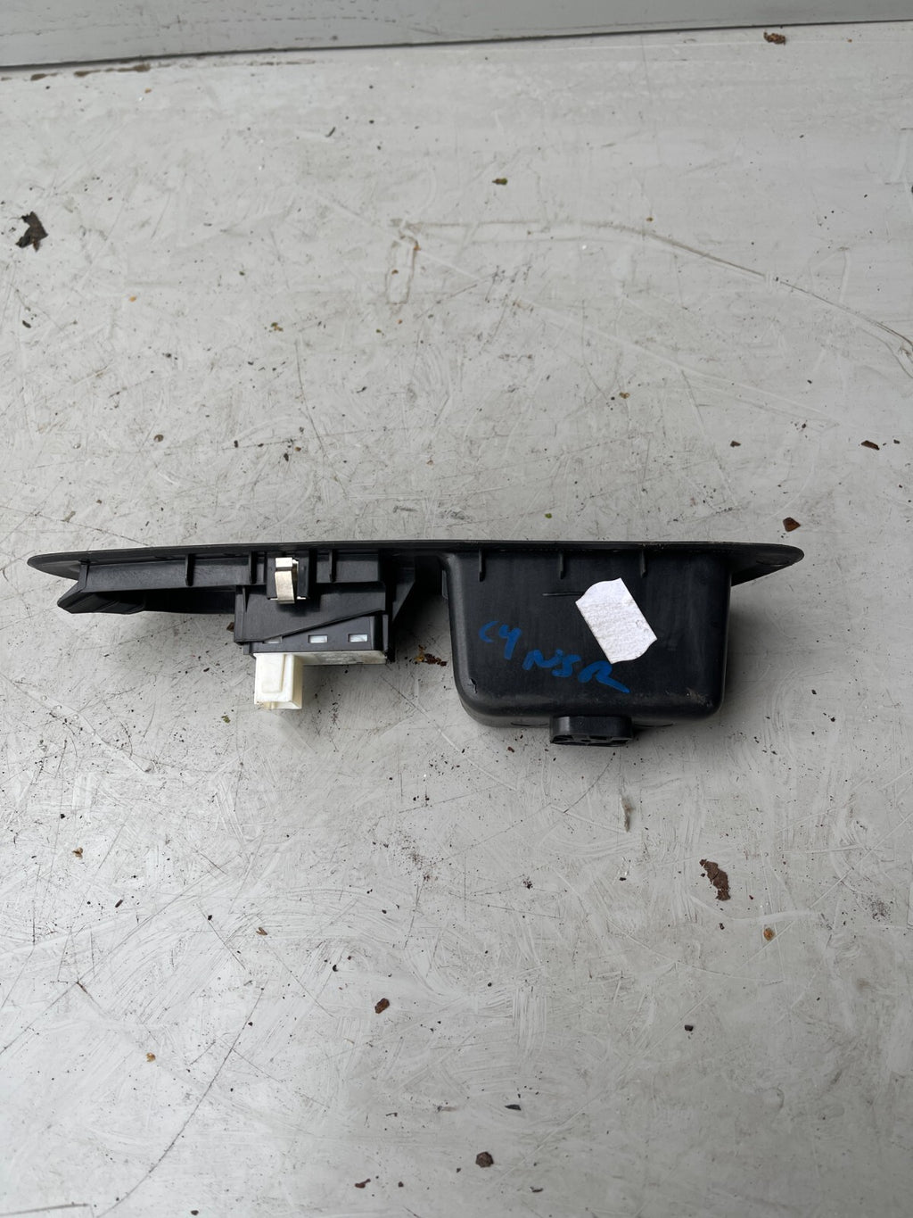 CITROEN C4 PASSENGER SIDE WINDOW CONTROL SWITCH 9831081580