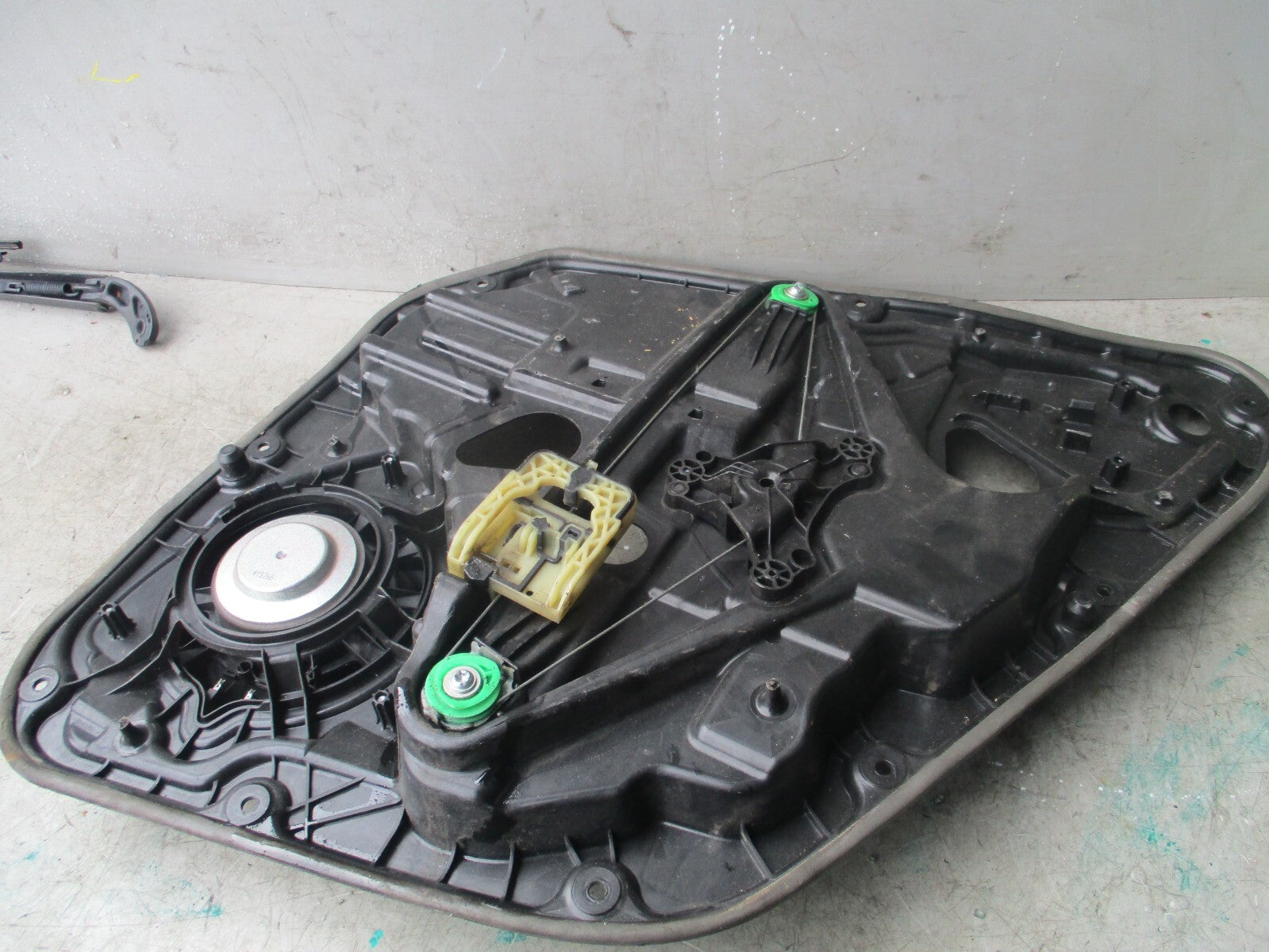 2015 VOLVO NSR PASSENGER SIDE REAR WINDOW MOTOR REGULATOR 31276217