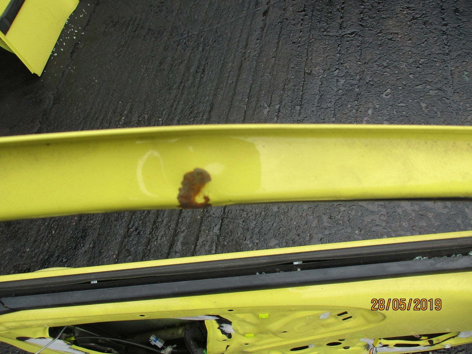 PEUGEOT 107 PRE FACELIFT NSF PASSENGER SIDE FRONT DOOR KBL YELLOW