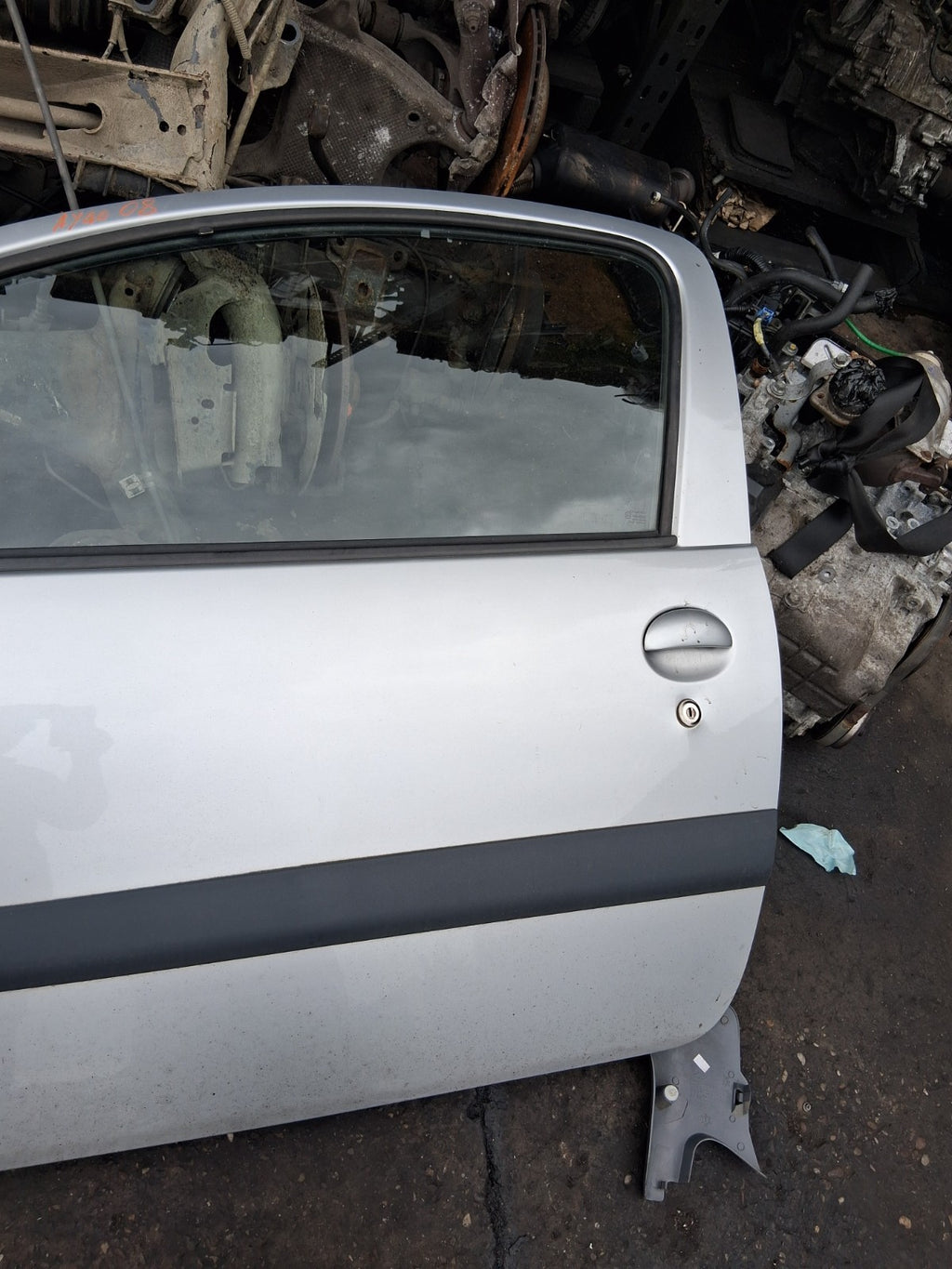 2008 TOYOTA AYGO MK1 3 DOOR NSF PASSENGER SIDE FRONT LEFT COMPLETE DOOR SILVER