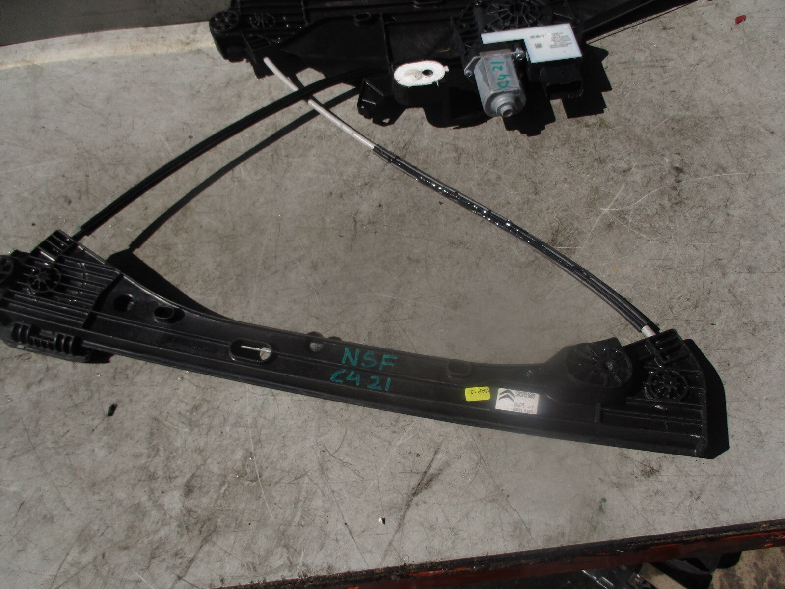 2021 CITROEN C4 MK3 NSF PASSENGER FRONT WINDOW MOTOR & REGULATOR 9832841680