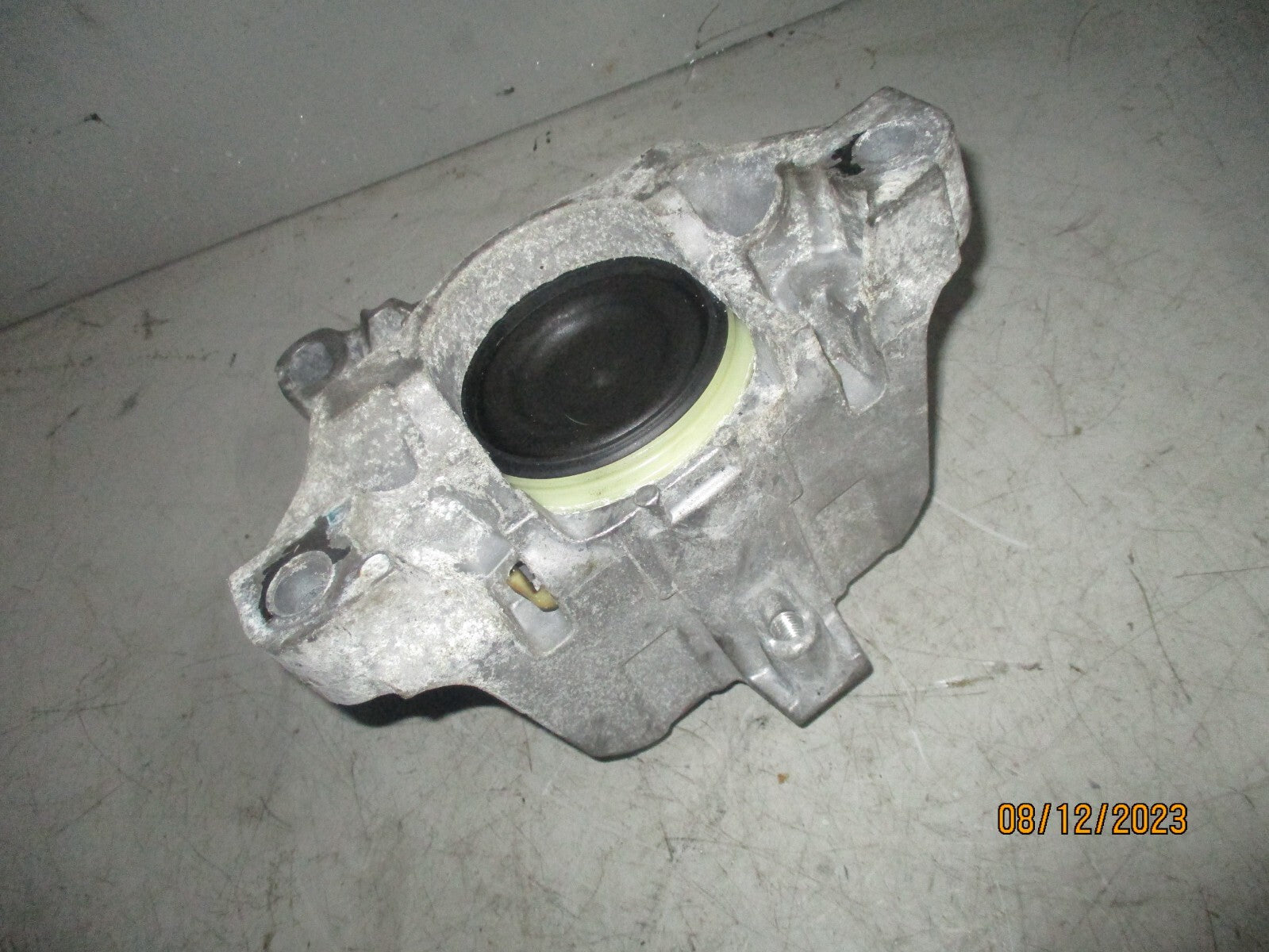 MERCEDES BENZ CLA 2017 1.6 PETROL PASSENGER SIDE ENGINE MOUNT 2462400217