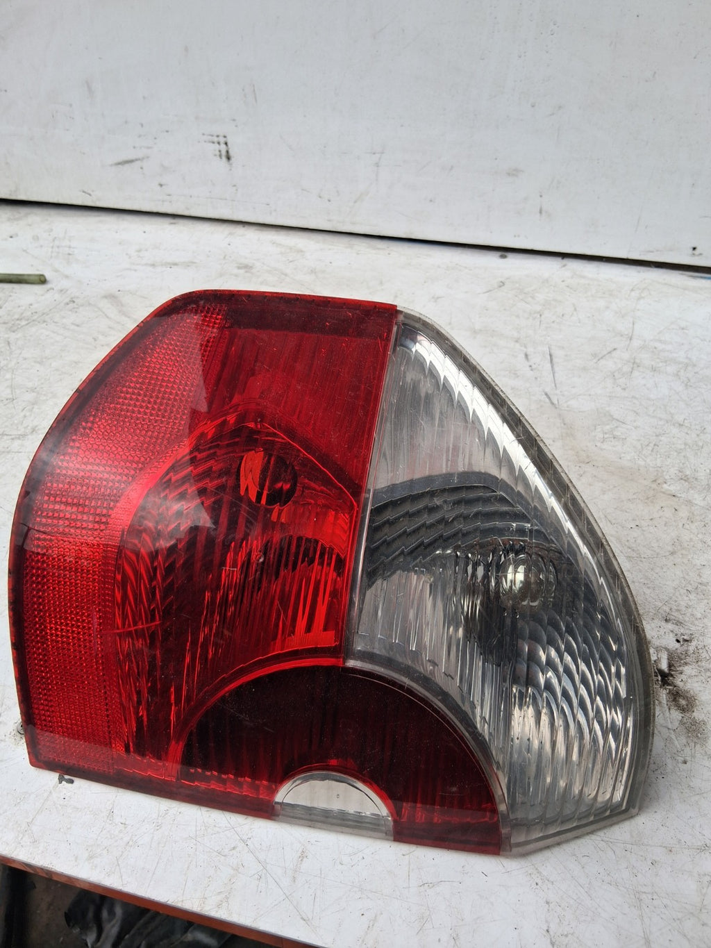 2004 BMW X3 E83 NSR PASSENGER SIDE REAR TAIL LIGHT LAMP 3414399
