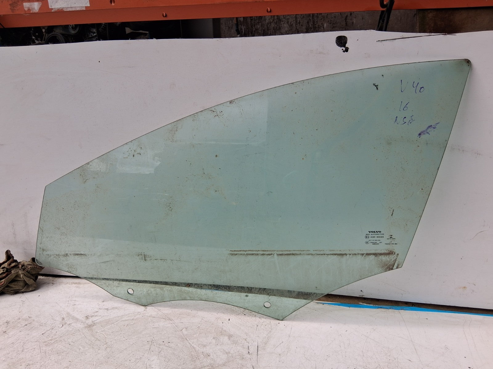 2016 VOLVO V40 R DESIGN NSF PASSENGER SIDE FRONT LEFT WINDOW GLASS