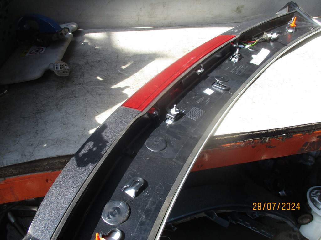 2018 AUDI A1 8X BOOTLID TAILGATE SPOILER LIGHT
