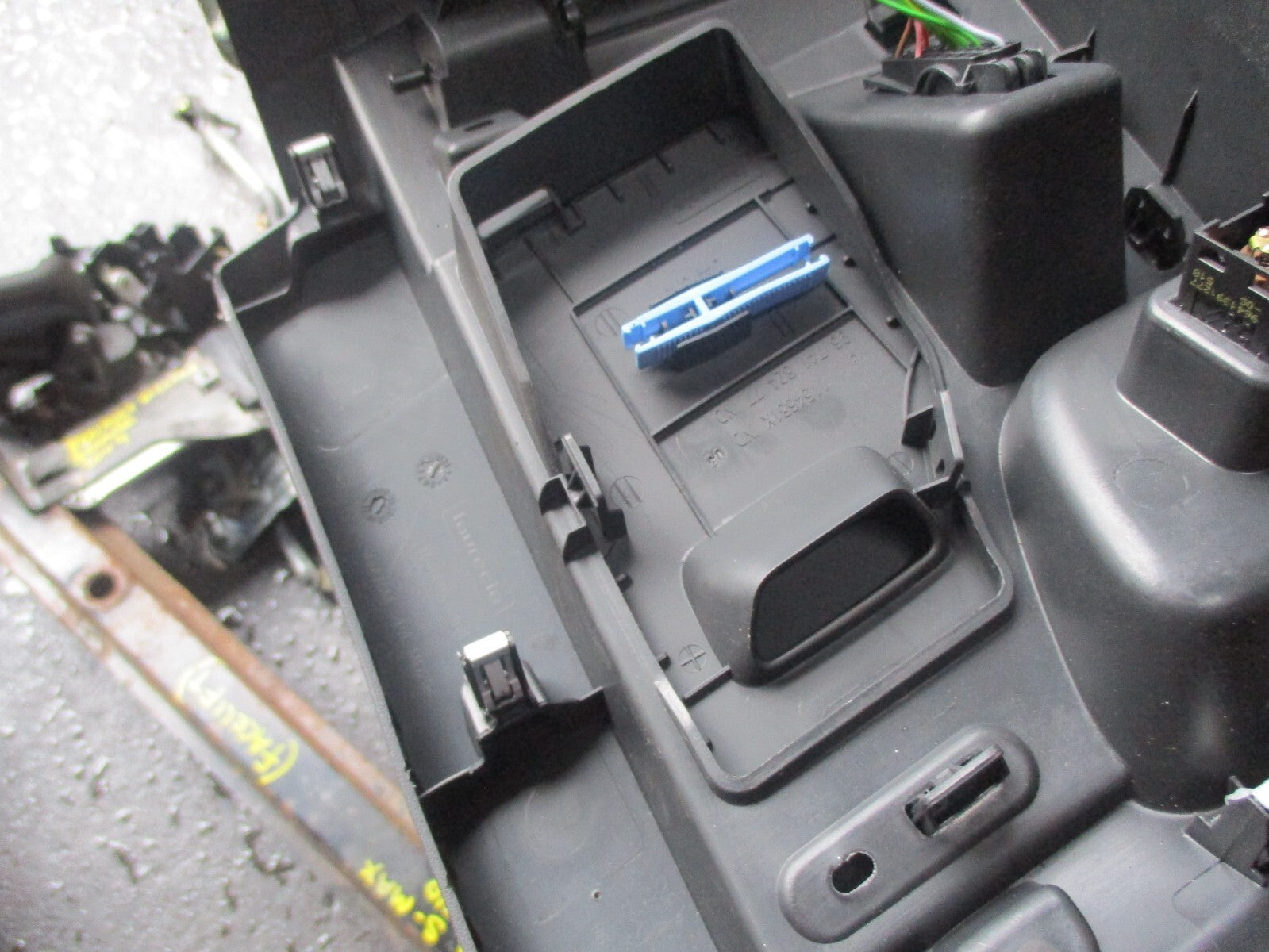 PEUGEOT 208 2018 GLOVE BOX STORAGE COMPARTMENT 9674182477