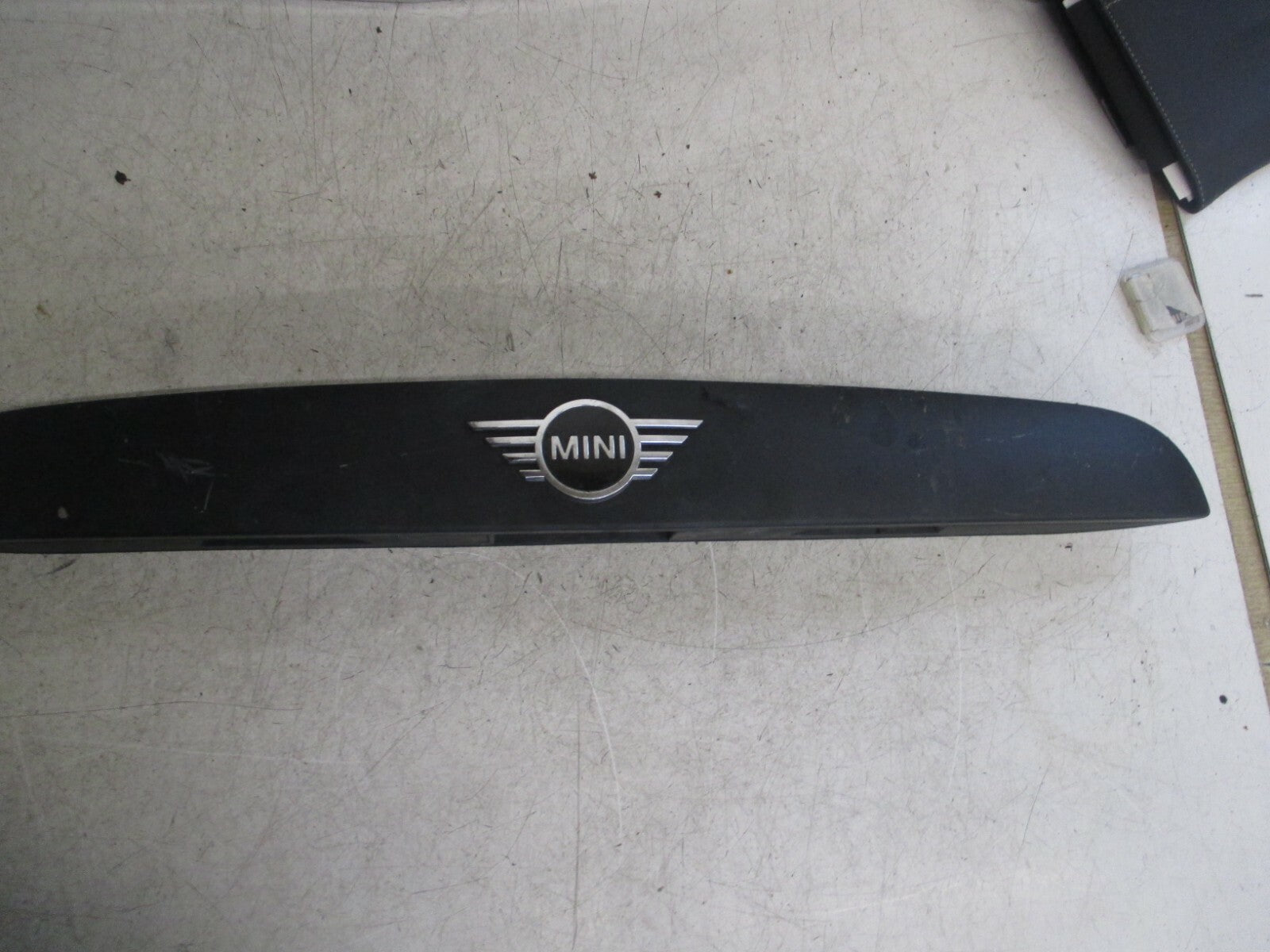 MINI COOPER MK3 2013-2021 F55 F56 TRUNK LID GRIP WITH KEY BUTTON 51137489754