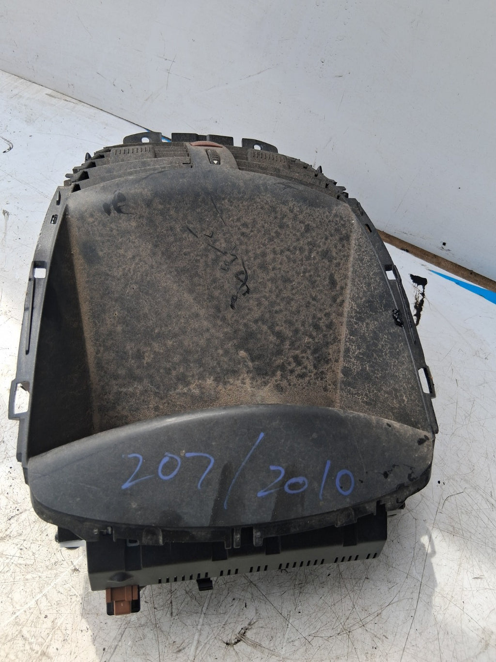 2010 PEUGEOT 207 FRONT DASH BOTH AIR VENTS WITH HAZARD SWITCH 96724726ZD