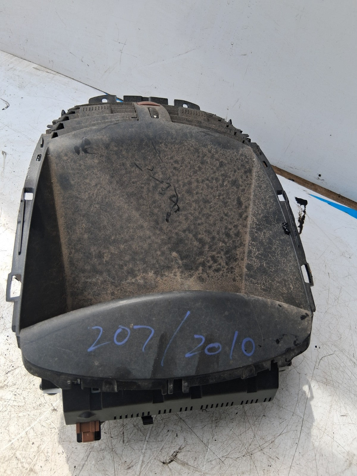 2010 PEUGEOT 207 FRONT DASH BOTH AIR VENTS WITH HAZARD SWITCH 96724726ZD