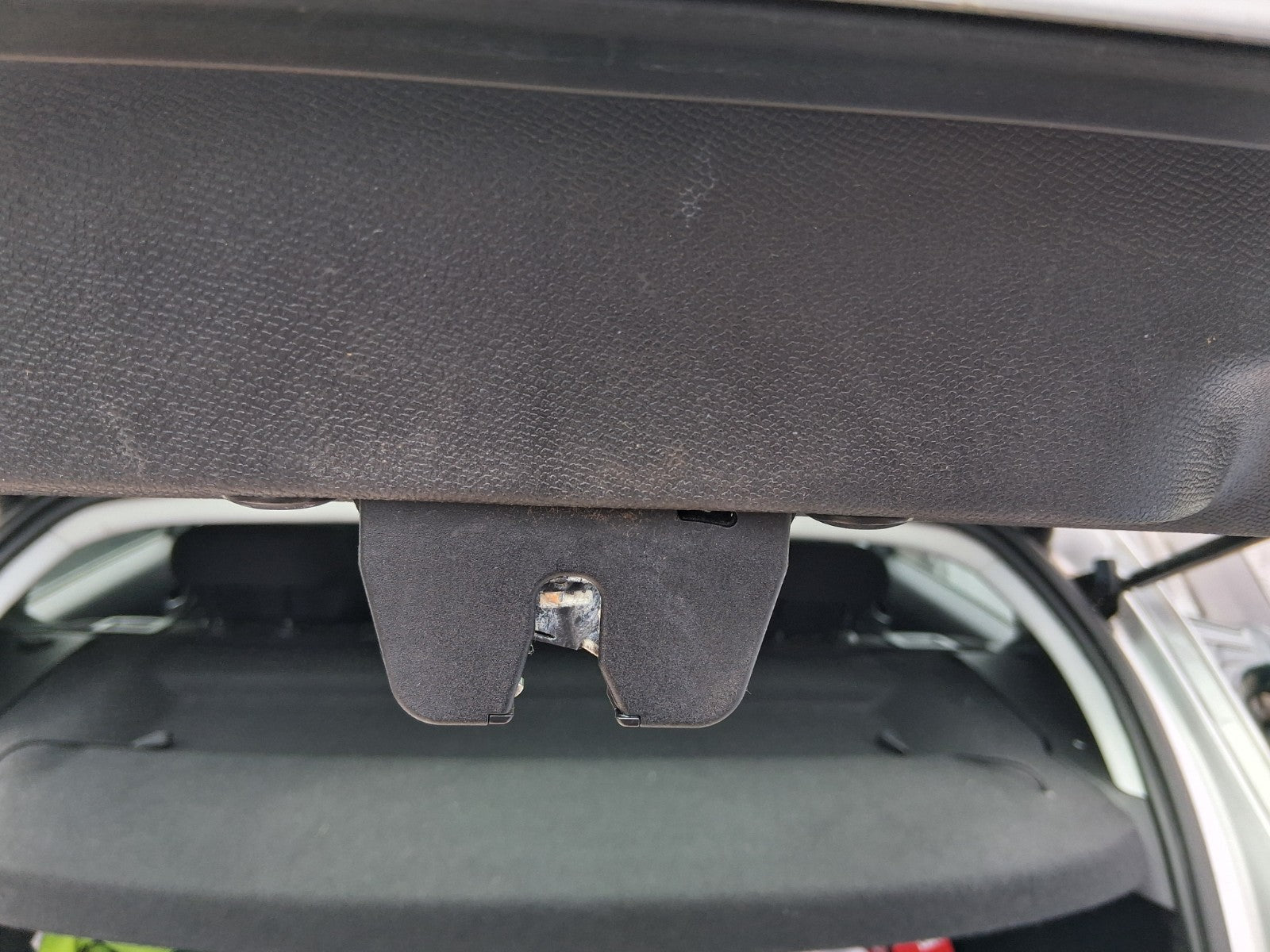 2014 PEUGEOT 308 MK2 REAR TAILGATE BOOTLID BOOT LOCK MECHANISM