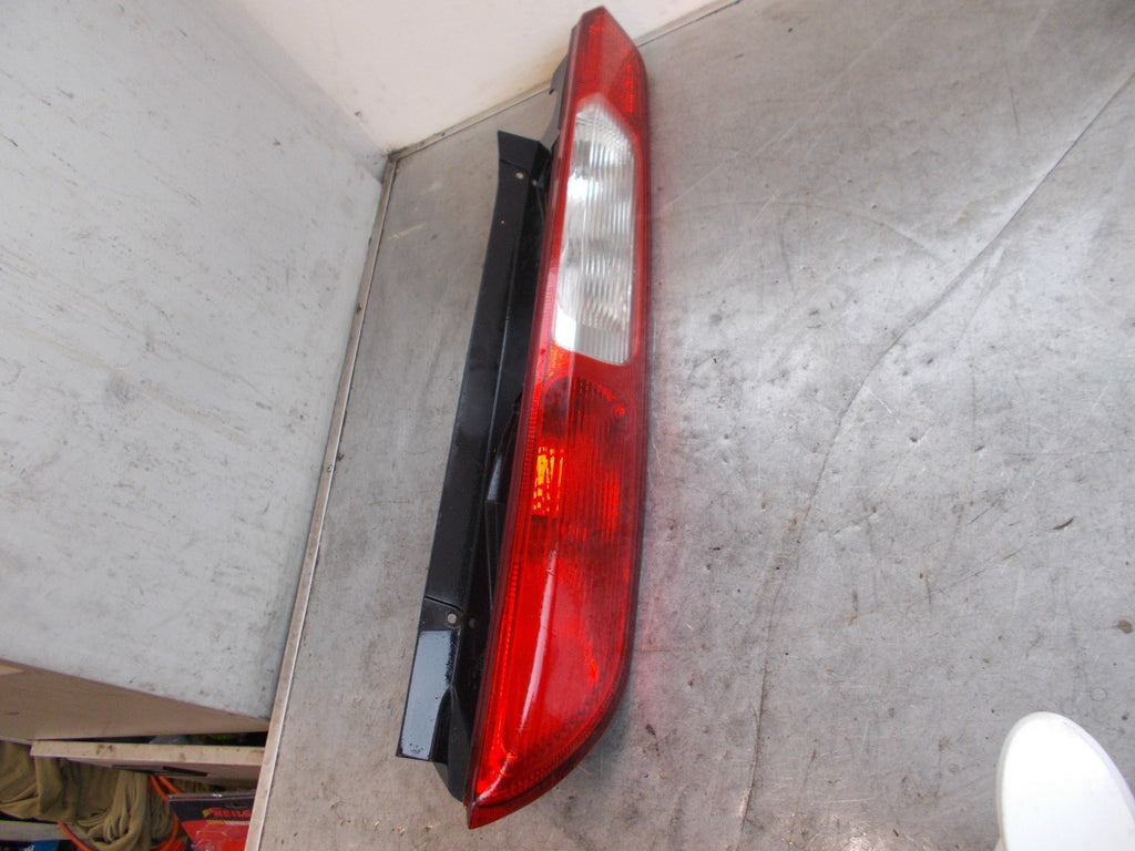 FORD FOCUS MK2 PRE FACELIFT 2005-2008 OSR DRIVER SIDE REAR LIGHT 4M5113404A