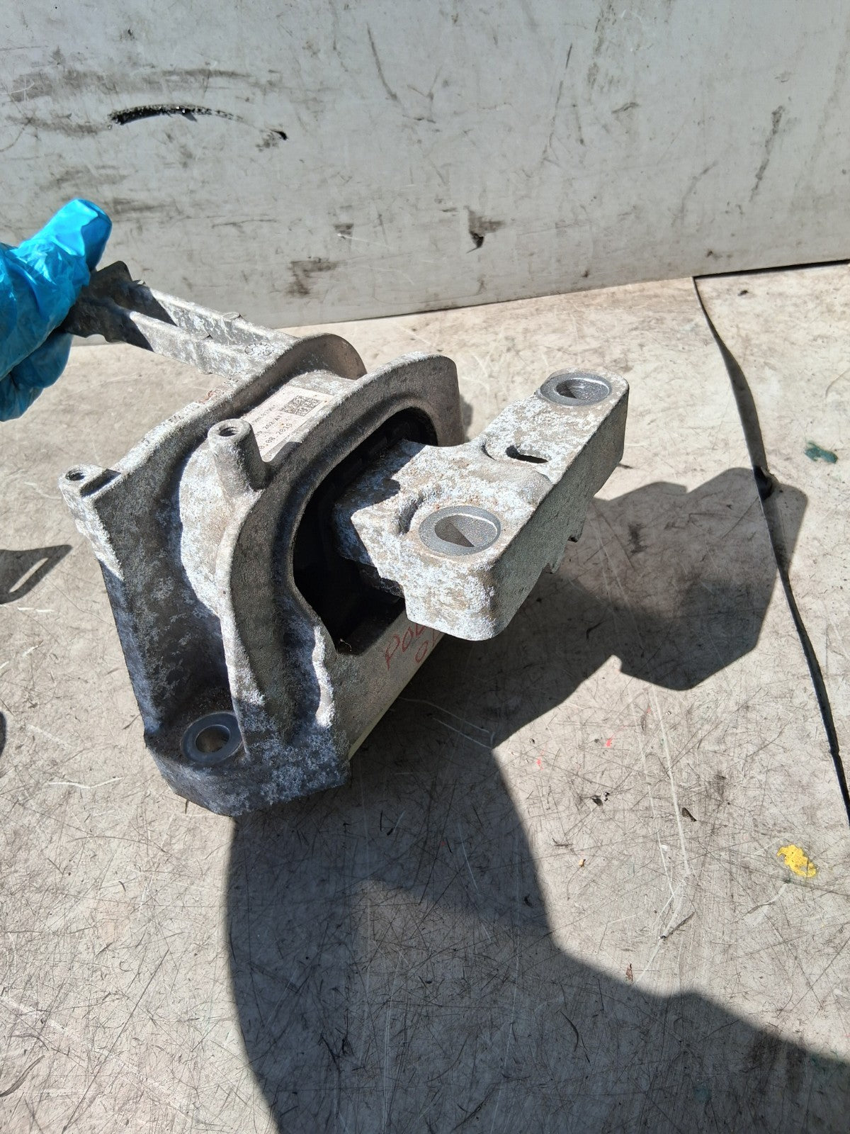 2019 VW VOLKSWAGEN POLO OS DRIVER SIDE ENGINE MOUNT BRACKET 2Q0199262AT