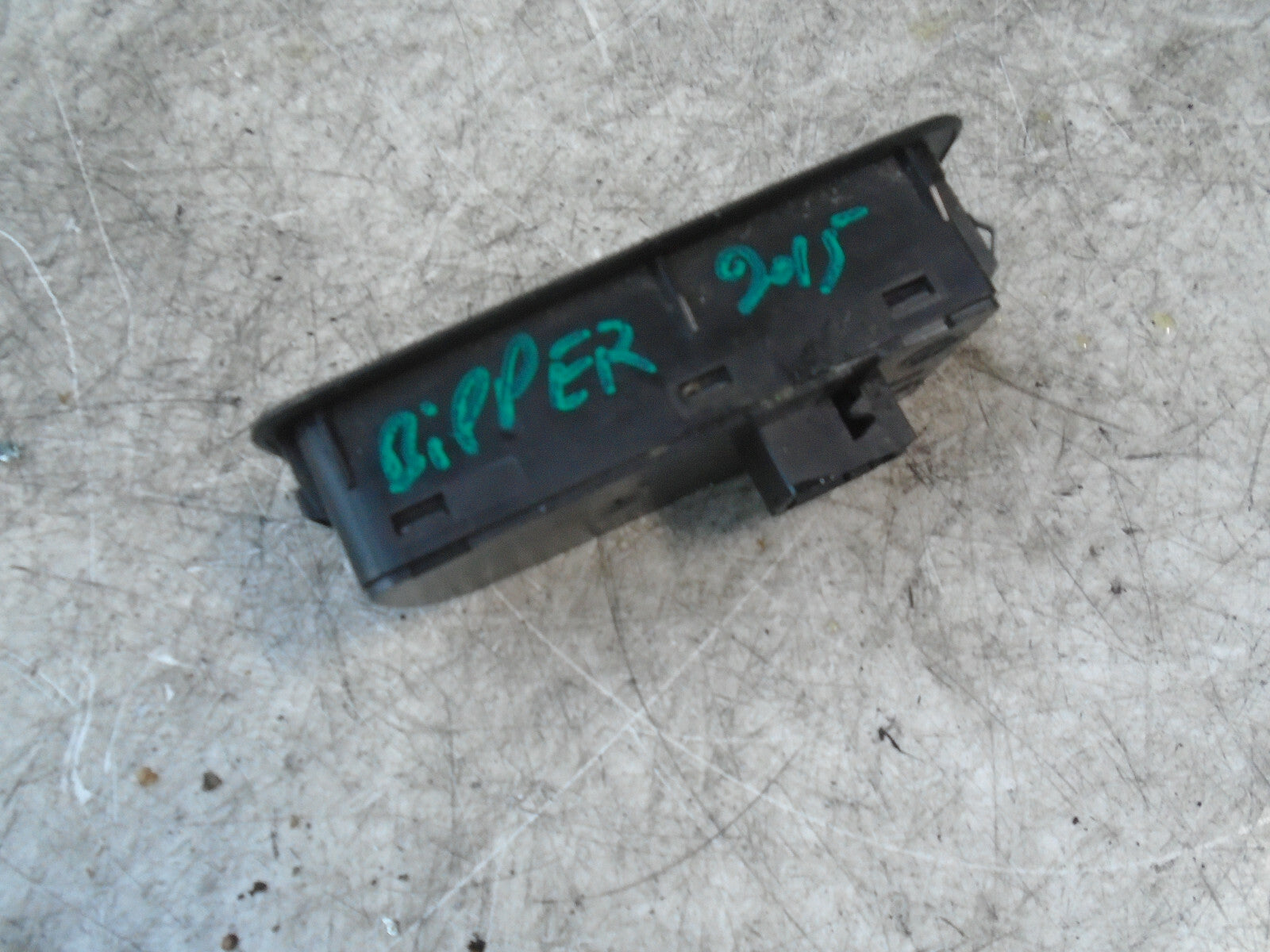 2015 PEUGEOT BIPPER FOG LIGHT TRACTION & SET SWITCH