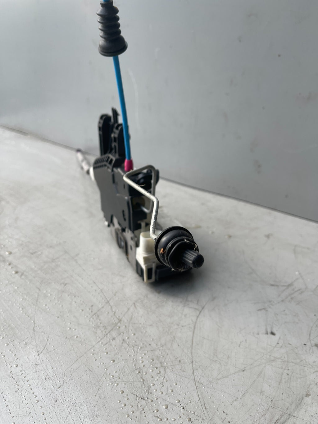 2016 W176 MERCEDES BENZ DOOR LOCK MODULE A2467220208