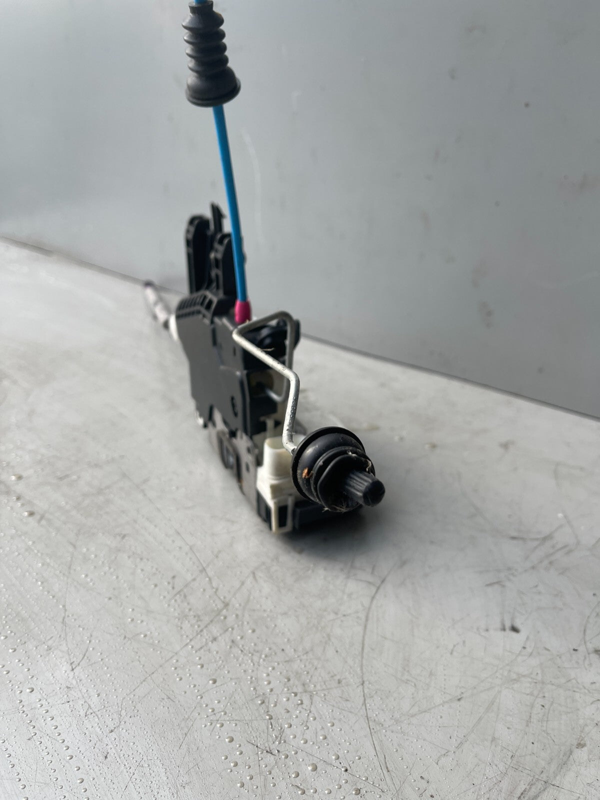 2016 W176 MERCEDES BENZ DOOR LOCK MODULE A2467220208