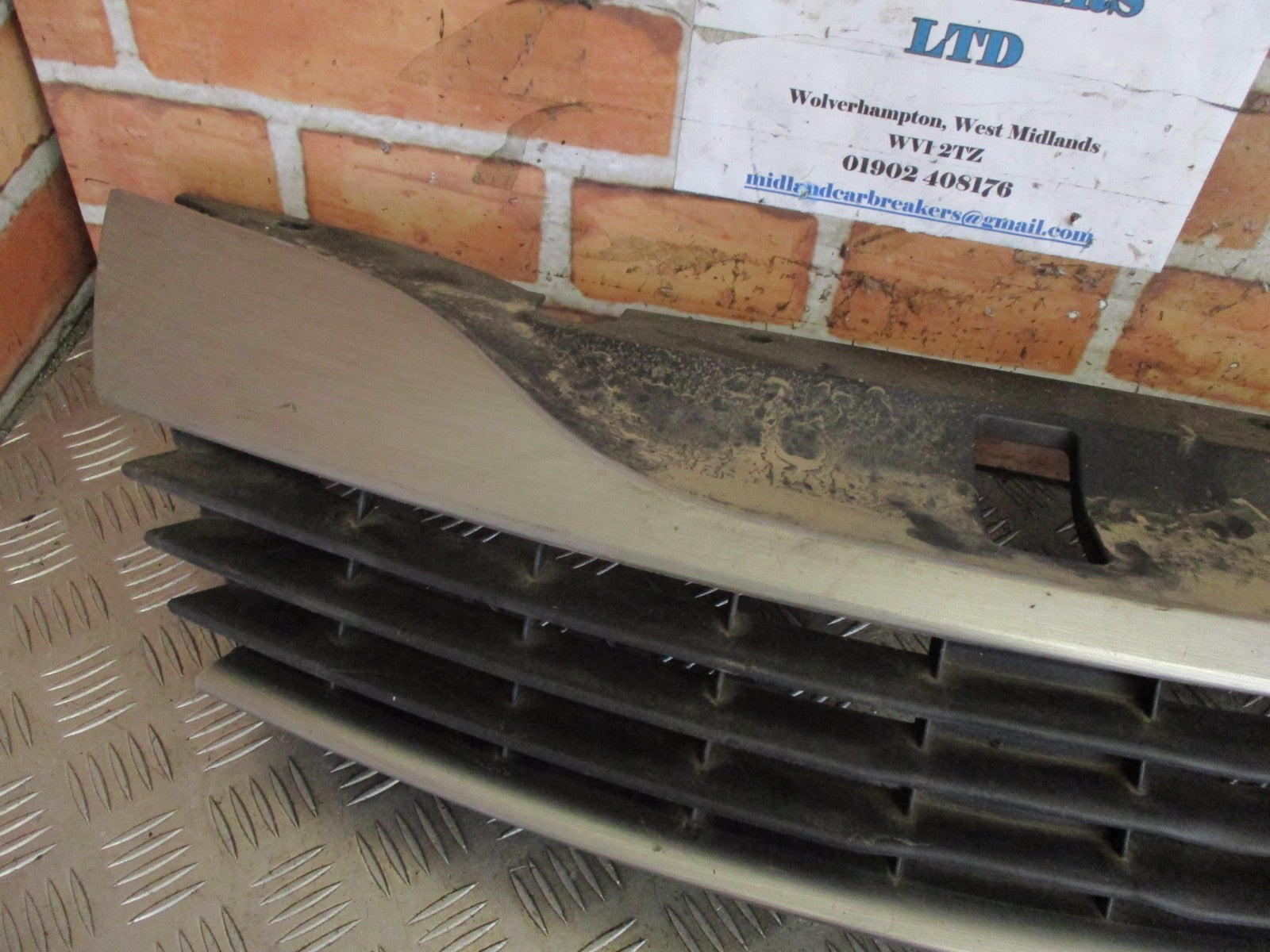 RENAULT LAGUNA MK2 2003 FRONT BUMPER GRILL GRILLE AIR INTAKE 8200012581