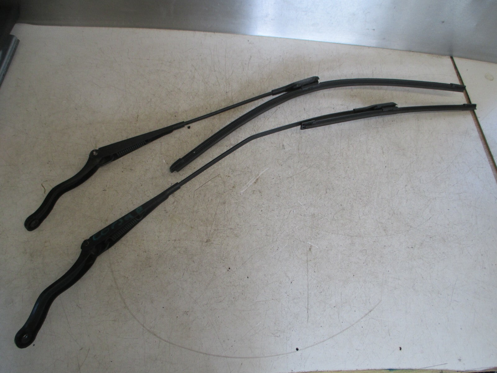 VAUXHALL CORSA D FRONT WIPER ARMS BLADES PAIR 13182327