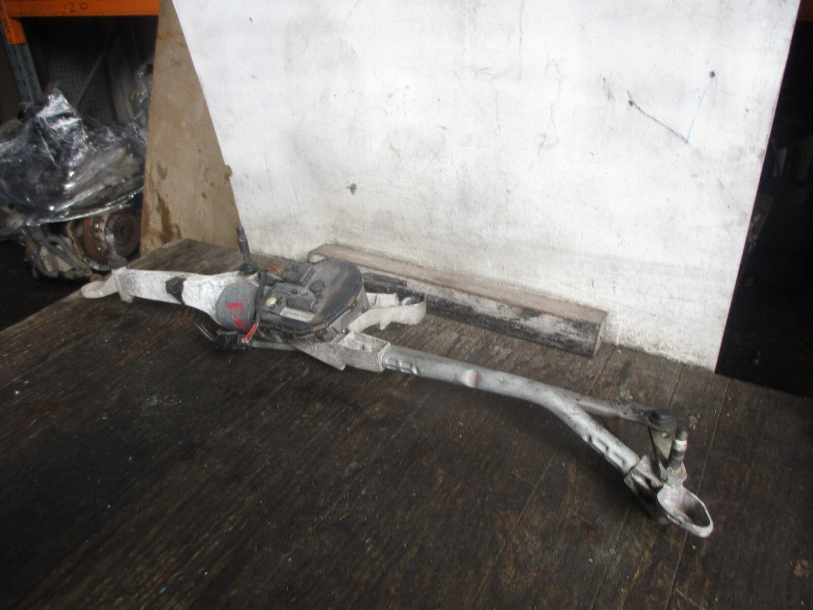 MERCEDES BENZ E CLASS W212 2012 FRONT WINDSCREEN WIPER MOTOR LINKAGE A2128201340