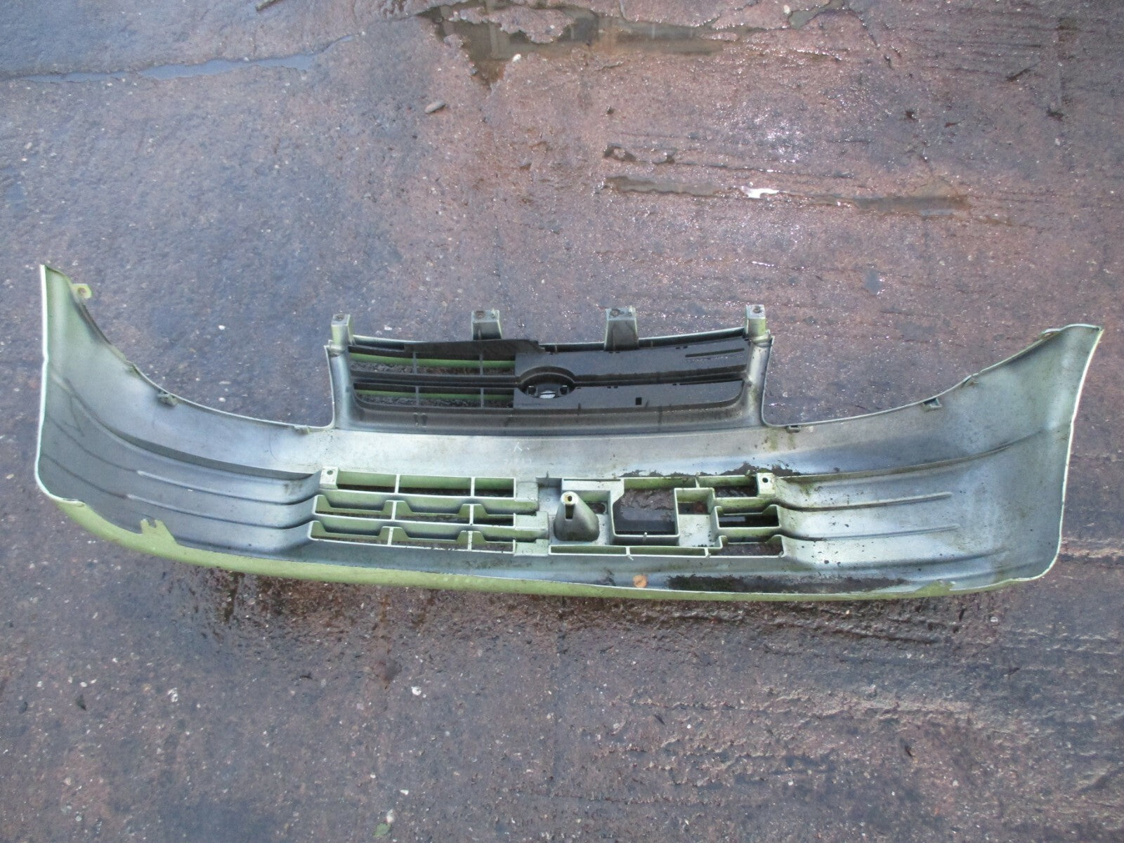 DAIHATSU CUORE FRONT BUMPER GREEN COMPLETE