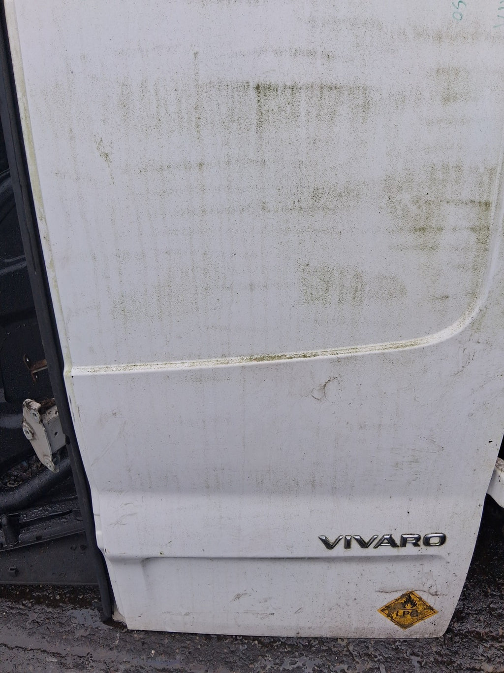 2005 VAUXHALL VIVARO MK1 OSR DRIVER SIDE REAR RIGHT COMPLETE DOOR WHITE