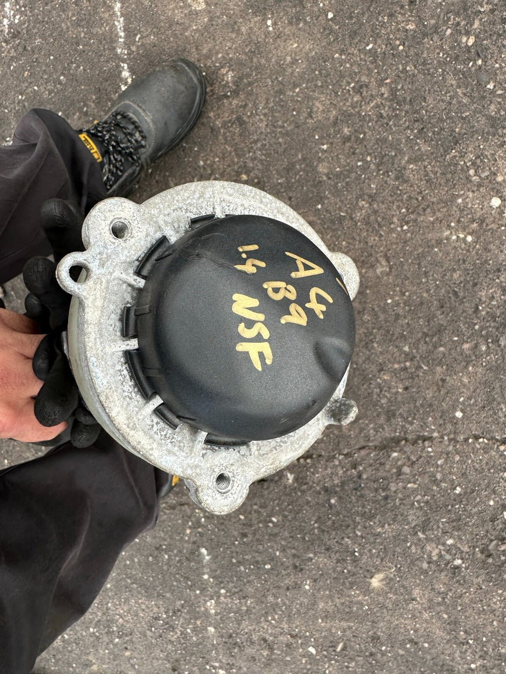 2017 AUDI A4 B9 1.4 PETROL NSF PASSENGER FRONT SHOCK SPRING LEG ABSORBER STRUT