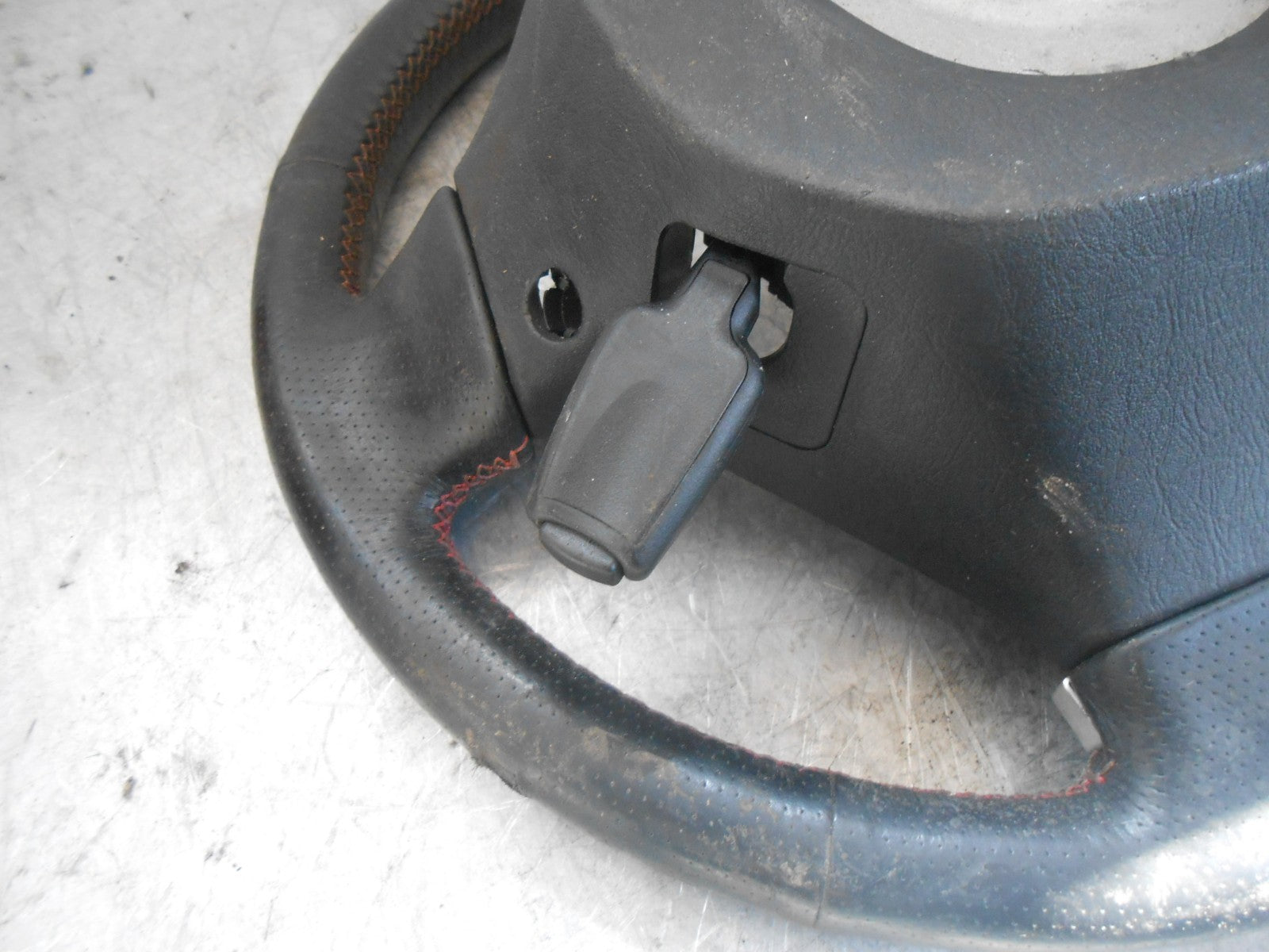 HYUNDAI COUPE GK (MK2) 2002 - 2008 STEERING WHEEL WITH CRUISE CONTROL STALK