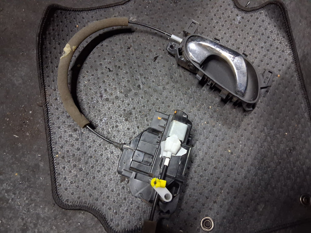 2020 NISSAN QASHQAI J11 MK2 OSF DRIVER SIDE FRONT RIGHT DOOR LOCK MECHANISM