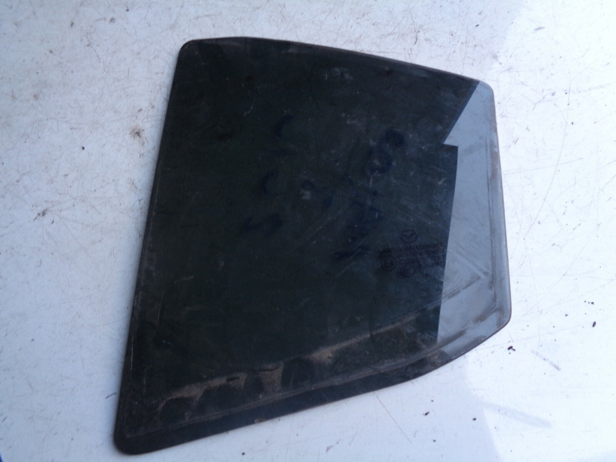 MAZDA 3 BM MK3 2016 NSR PASSENGER SIDE REAR DOOR 1/4 QUARTER GLASS