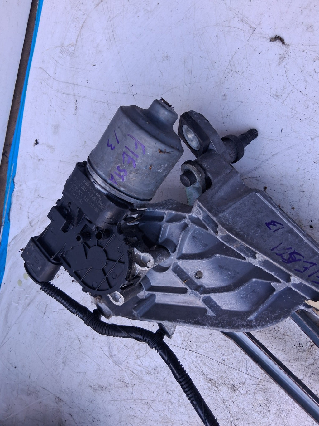 2014 FORD FIESTA MK7 FRONT WINDSCREEN WIPER MOTOR LINKAGE 8A6117B571BB