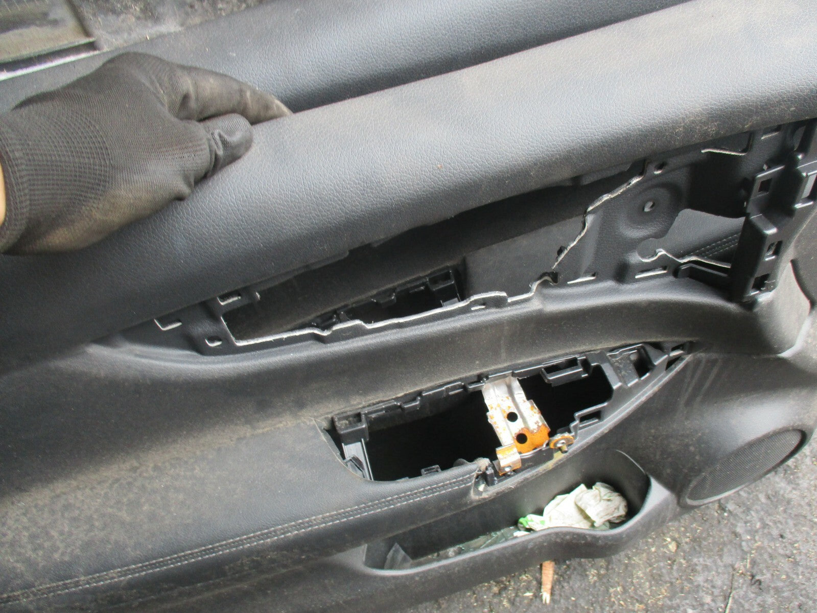 NISSAN QASHQAI J11 (MK2) NSF PASSENGER SIDE FRONT DOOR CARD 809114EA1A