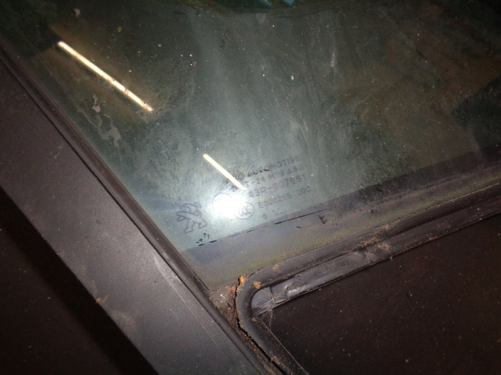 PEUGEOT 208 2016 3 DOOR HATCHBACK OSF DRIVER SIDE FRONT QUARTER GLASS WINDOW