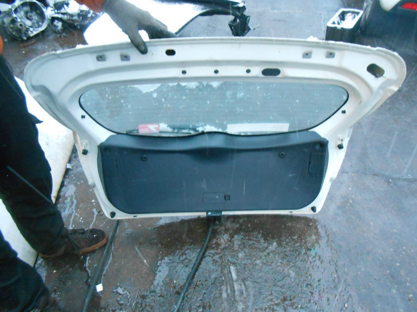KIA RIO MK3 2014 HATCHBACK BOOTLID TAILGATE WIPER MOTOR GLASS BADGE WHITE