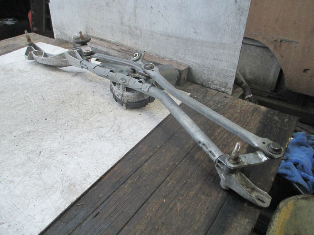MERCEDES BENZ E CLASS W211 2004 FRONT SCREEN WIPER MOTOR LINKAGES A2118200942