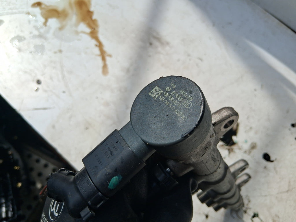 2018 BMW X1 F48 2.0 DIESEL INJECTOR FUEL RAIL