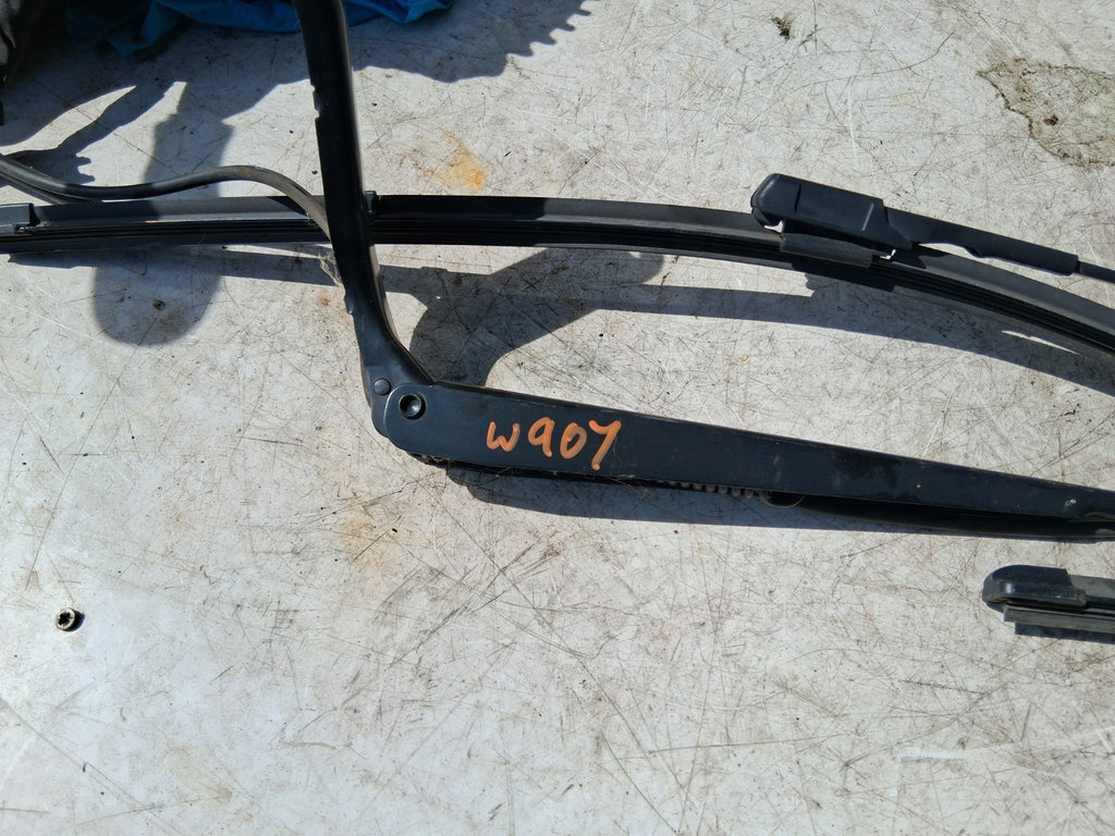 2021 MERCEDES BENZ SPRINTER W907 FRONT WIPER ARM AND BLADES