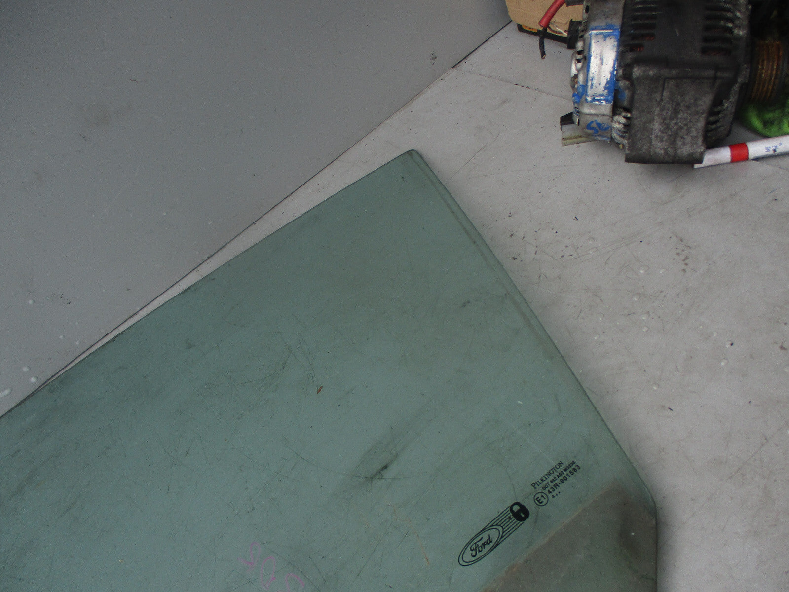 FORD FIESTA 2004 3 DOOR OSF DRIVER SIDE FRONT WINDOW GLASS