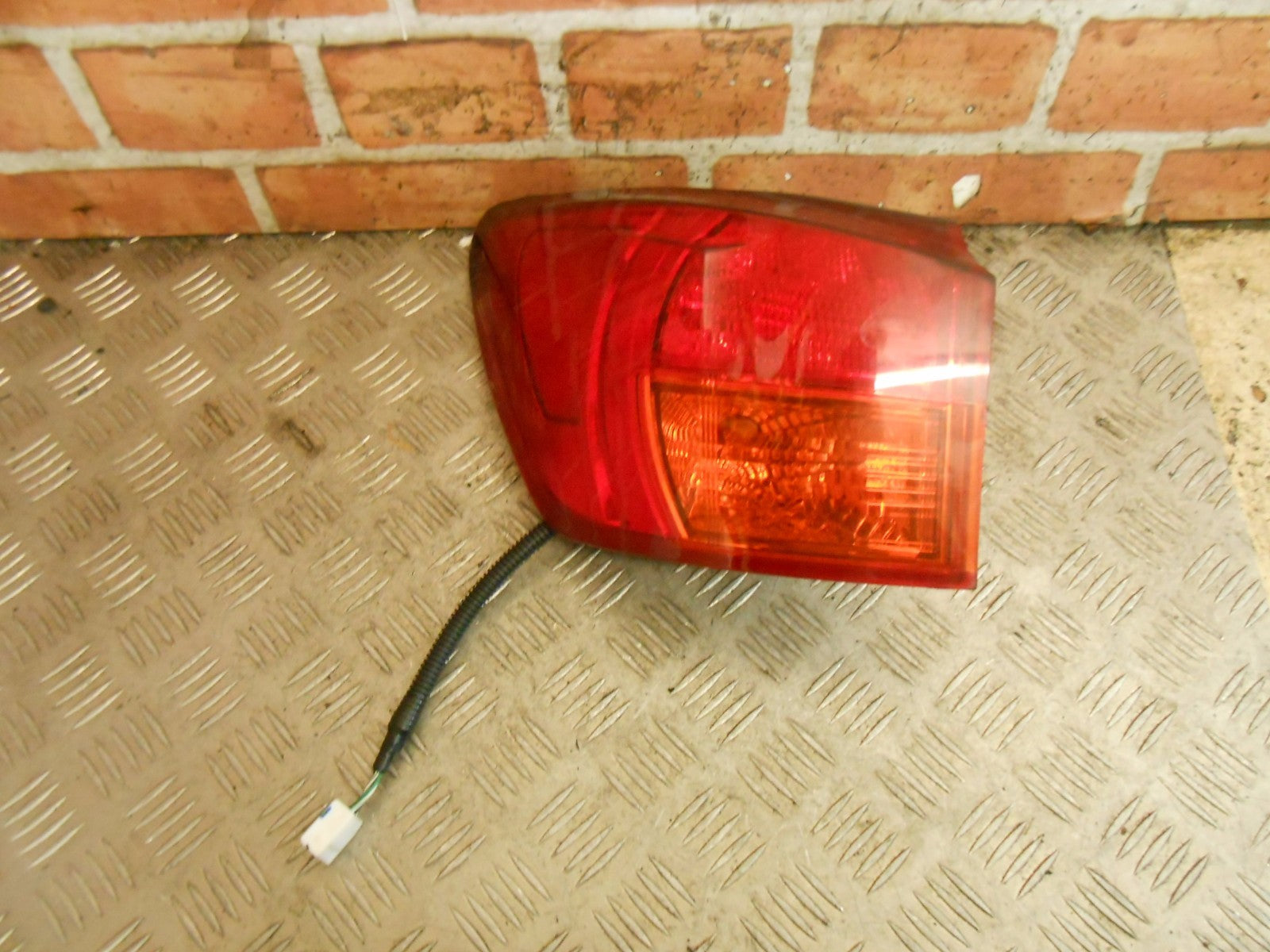 LEXUS IS XE20 (MK2) 2008 NSR PASSENGER SIDE REAR OUTER LIGHT & BULB HOLDERS