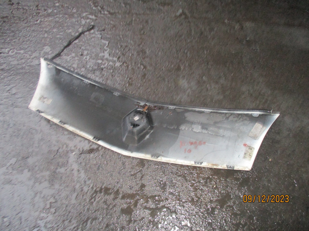RENAULT KANGOO MK2 2010 FRONT BUMPER BADGE GRILL WHITE