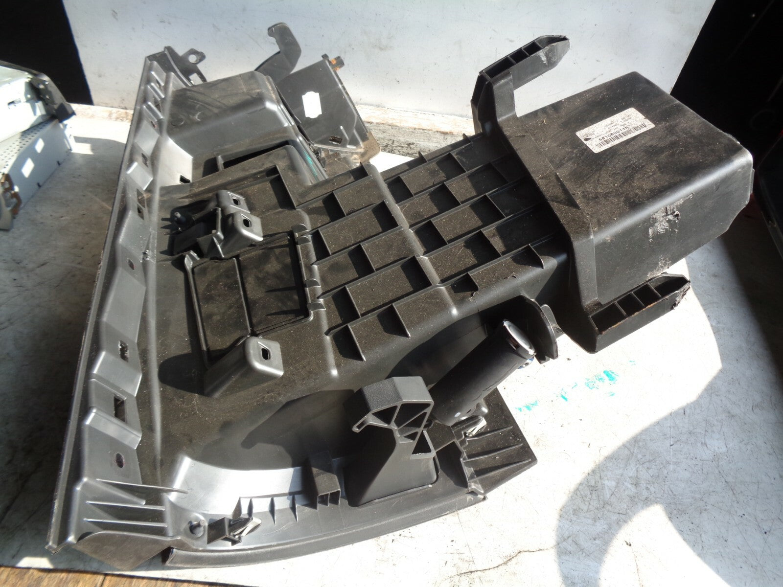 RENAULT MEGANE MK3 NS PASSENGER SIDE GLOVE BOX COMPARTMENT 681080011R