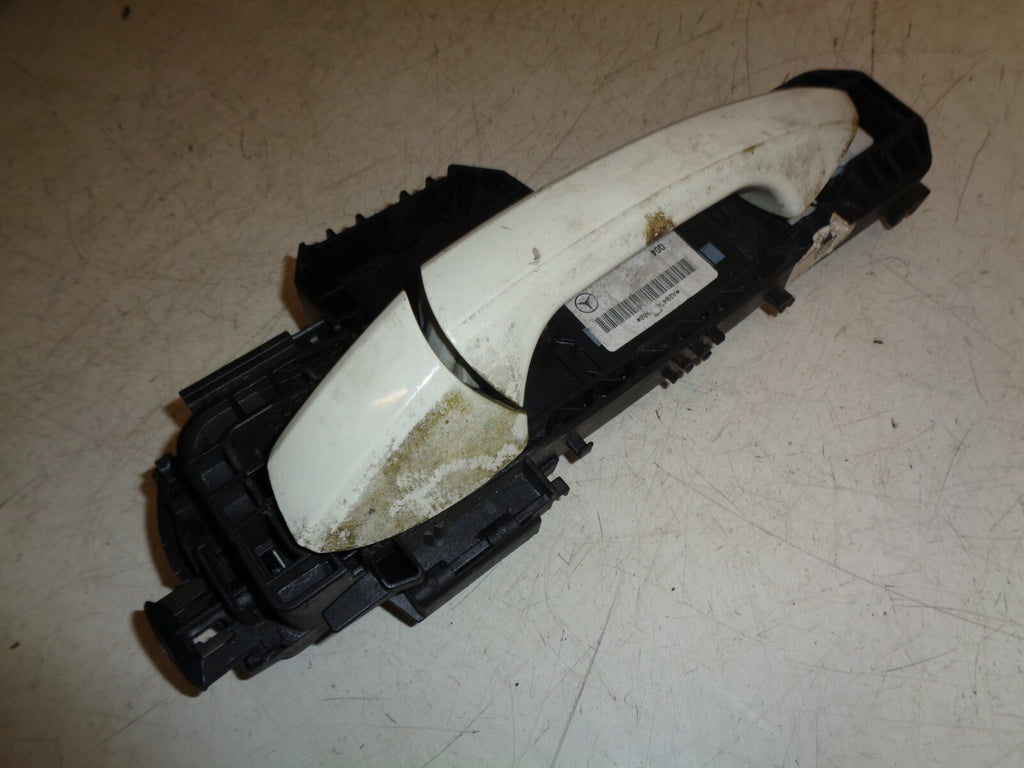 MERCEDES BENZ A CLASS W176 NSF PASSENGER SIDE FRONT DOOR EXTERIOR HANDLE WHITE