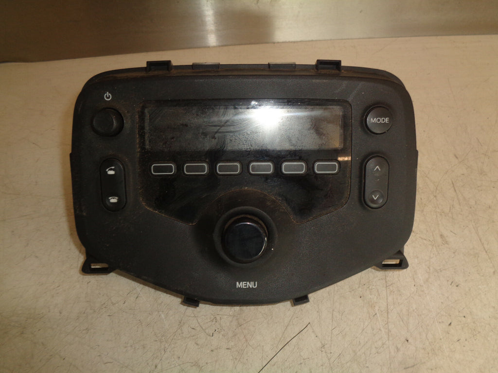 TOYOTA AYGO 2016 RADIO STEREO HEAD UNIT 861200H050