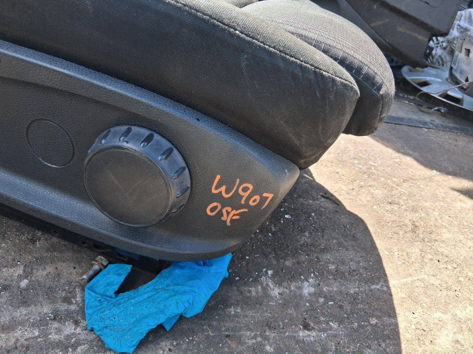 2018 MERCEDES SPRINTER W907 OSF DRIVER SIDE FRONT RIGHT FABRIC SEAT