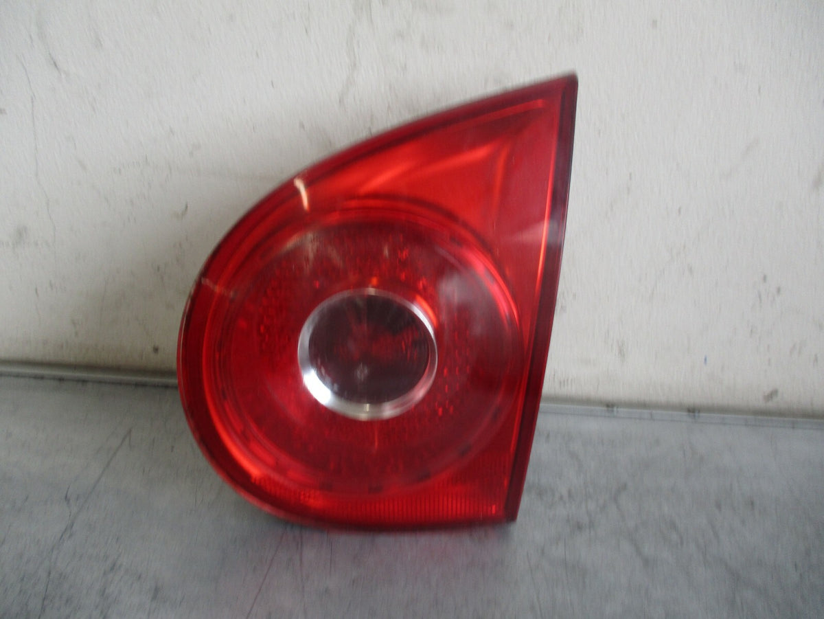 VW VOLKSWAGEN GOLF MK5 OSR DRIVER SIDE REAR INNER LIGHT TAIL LIGHT 1K6945094F
