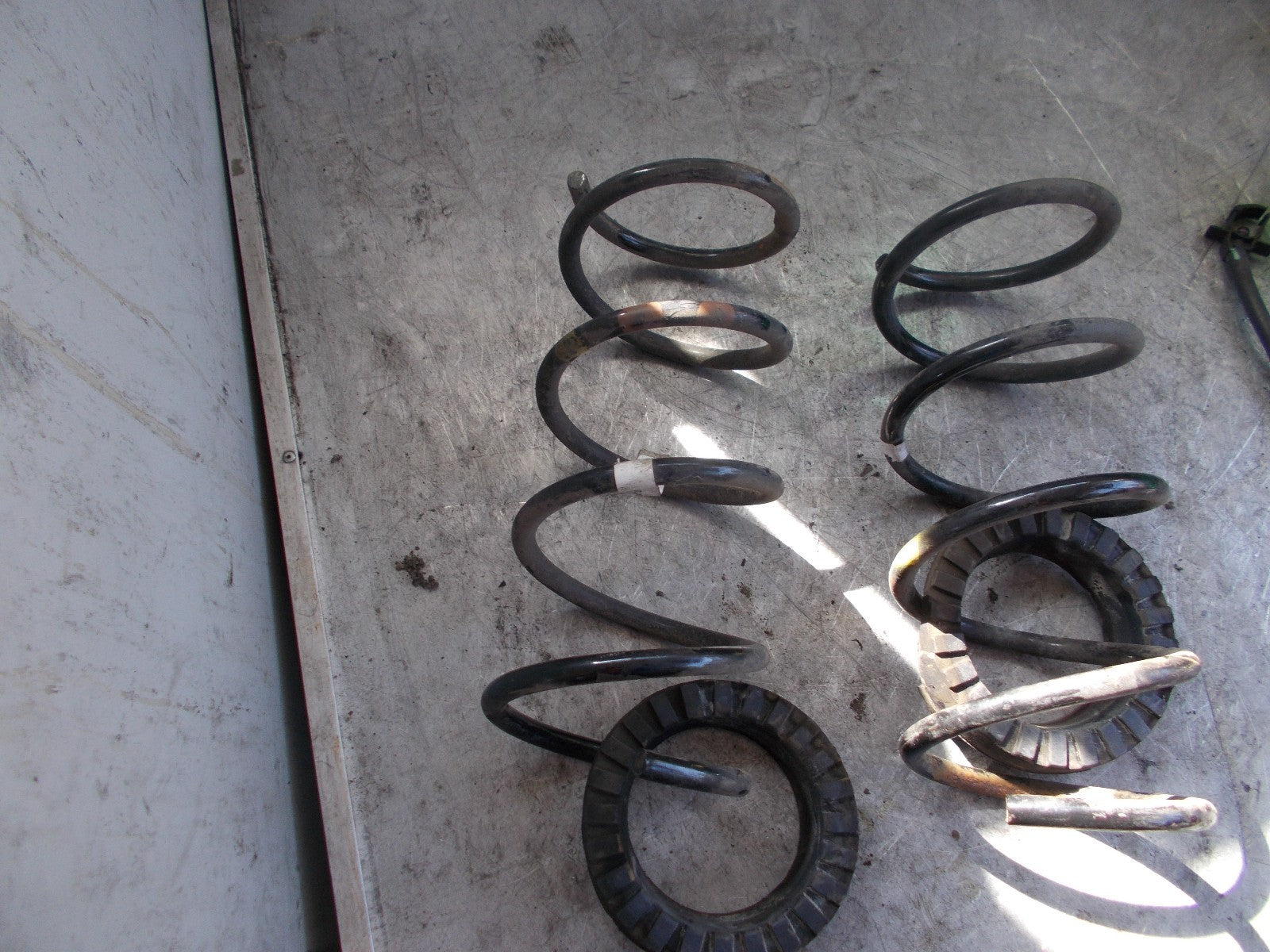 AUDI A6 C5 2003 REAR SPRING SUSPENSION BROWN YELLOW BROWN 2 BROWN 1 YELLOW