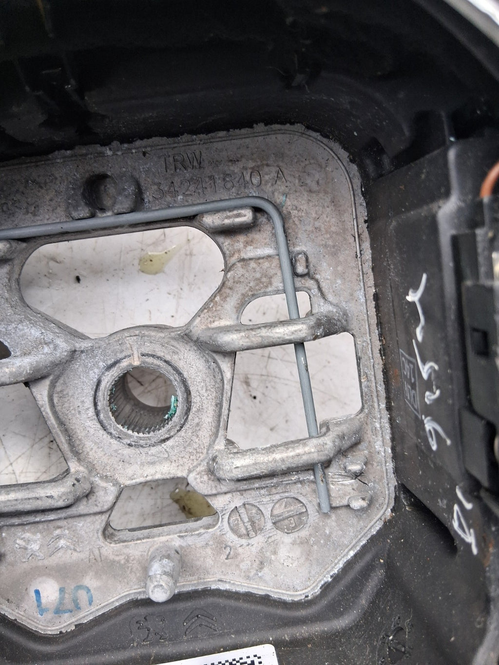 2012 PEUGEOT 3008 MULTIFUNCTION STEERING WHEEL 34241640A