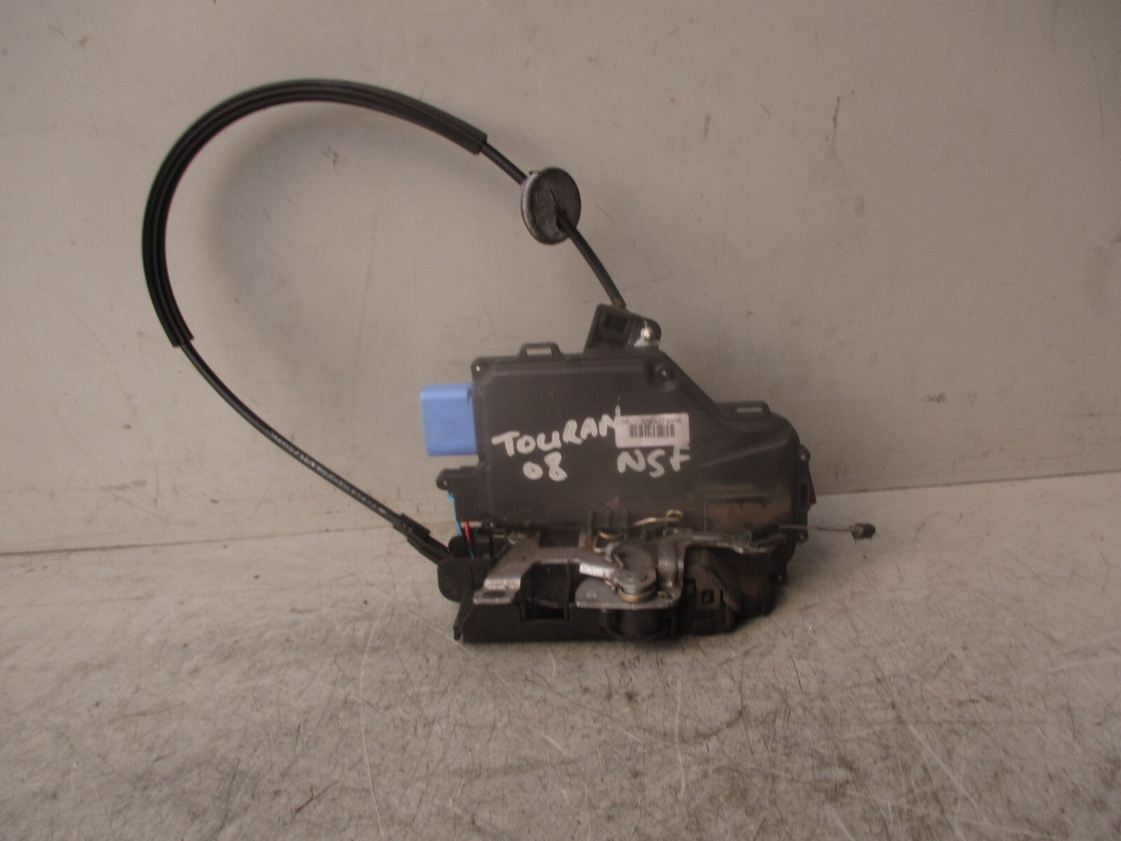 2008 VOLKSWAGEN TOURAN MK1 NSF PASSENGER SIDE FRONT LEFT DOOR LOCK 3D2837015K
