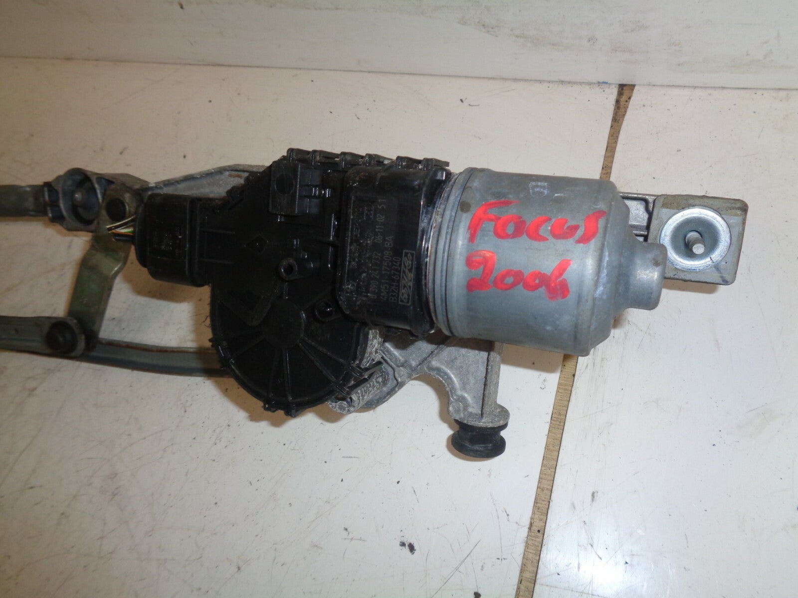 FORD FOCUS 2006 MK2 HATCHBACK FRONT WINDSCREEN WIPER MOTOR & LINKAGE 4M5117504BC